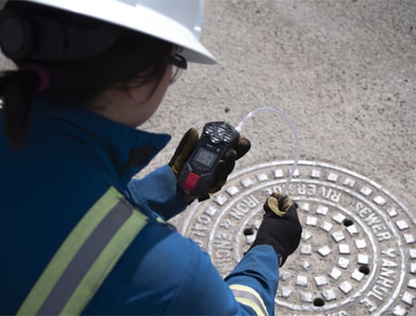 Gasdetektor für den Zugang zu engen Räumen durch Arbeiter